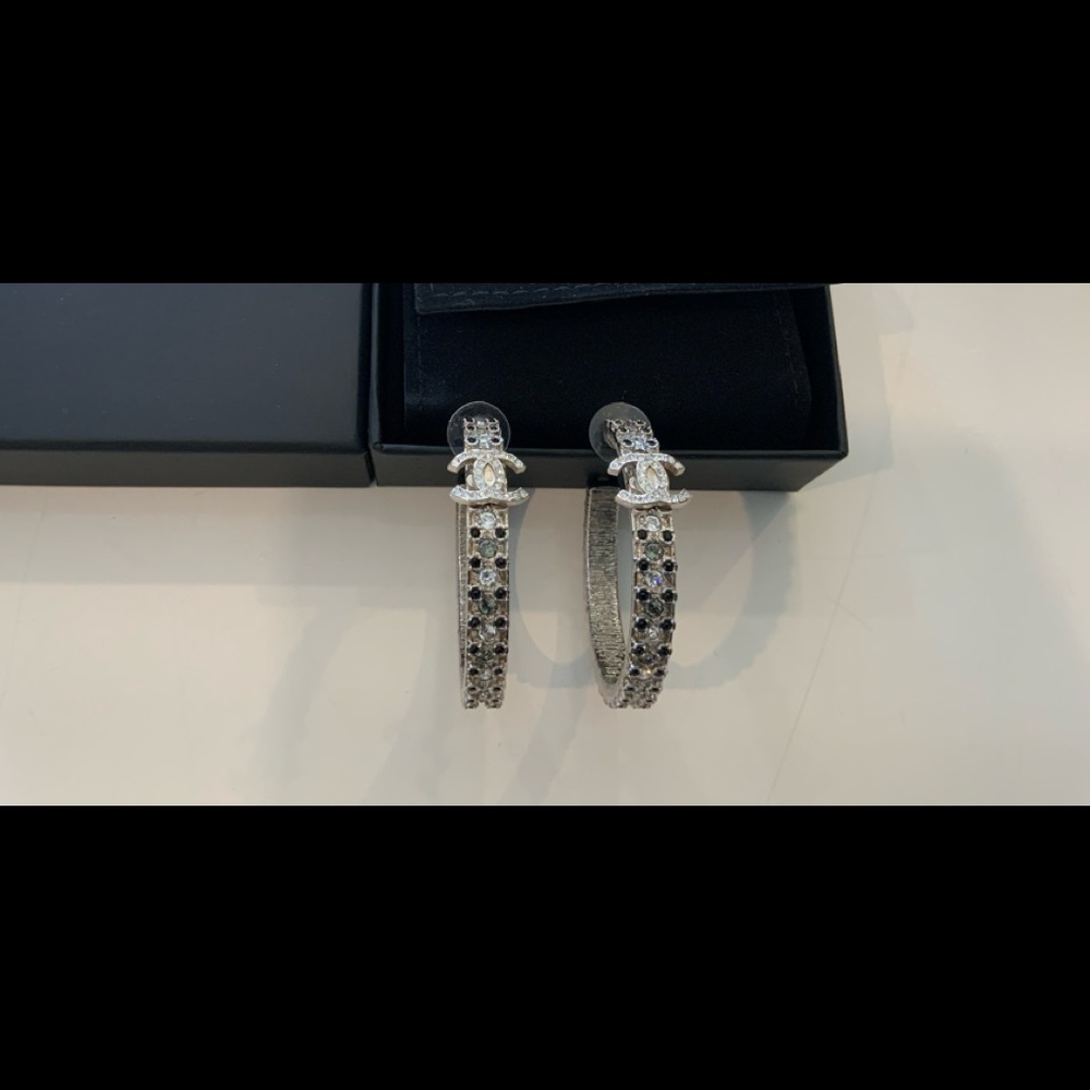 Authentic Chanel hoop earring almost new